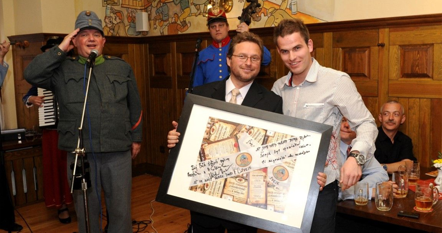 Restaurace Plzeň: AKCE v restauraci Švejk v centru Plzně. Restaurace Švejk U pětatřicátníků Plzeň - pohled z ulice.